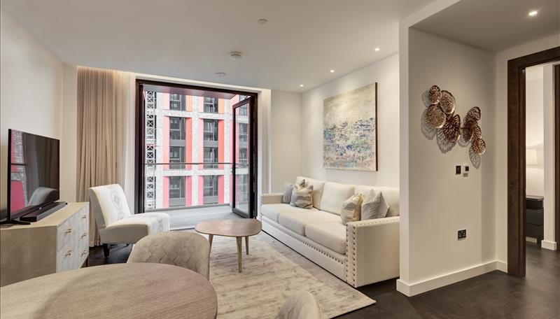 Flat Ponton Road in London