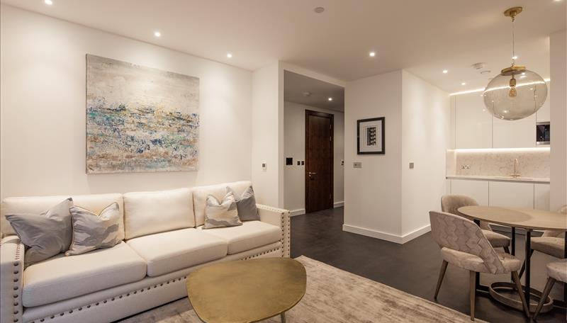 Flat Ponton Road in London