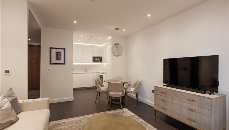 Flat Ponton Road in London