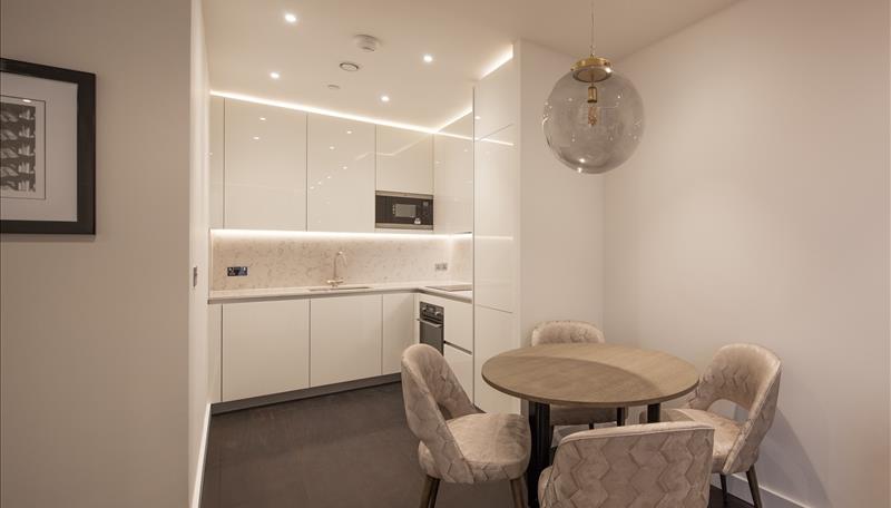 Flat Ponton Road in London