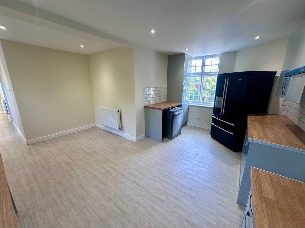Flat Ockenden Lane in Mid Sussex