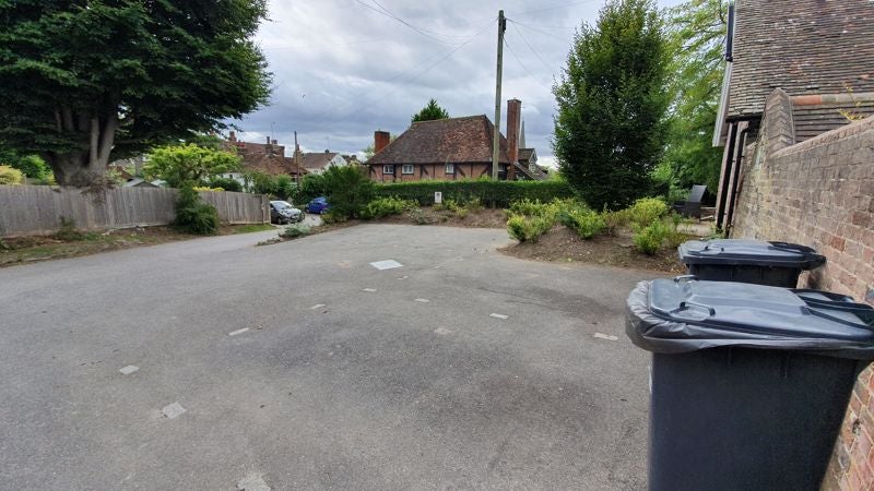 Flat Ockenden Lane in Mid Sussex