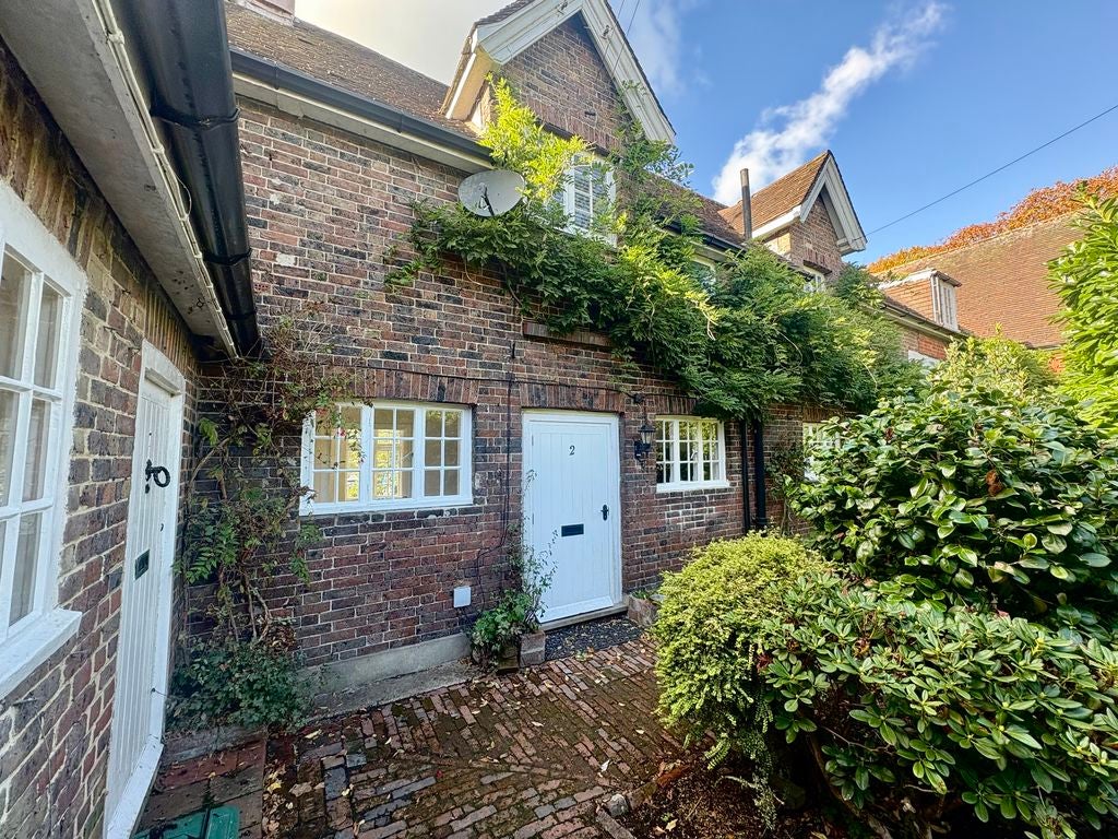 Flat Ockenden Lane in Mid Sussex