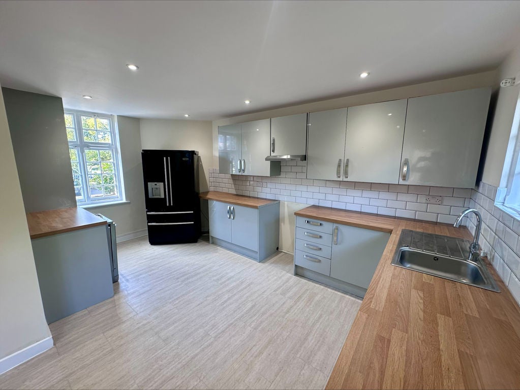Flat Ockenden Lane in Mid Sussex