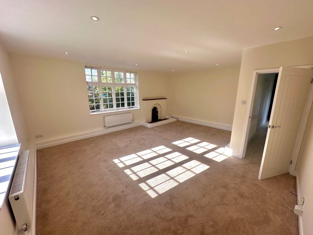 Flat Ockenden Lane in Mid Sussex