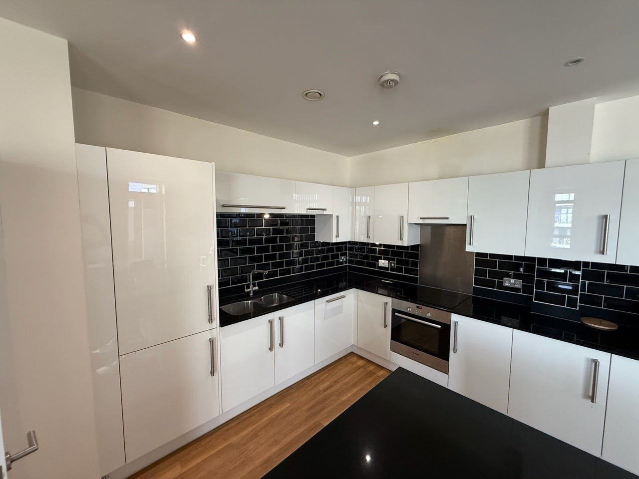 Flat Hatton Road in Greater London