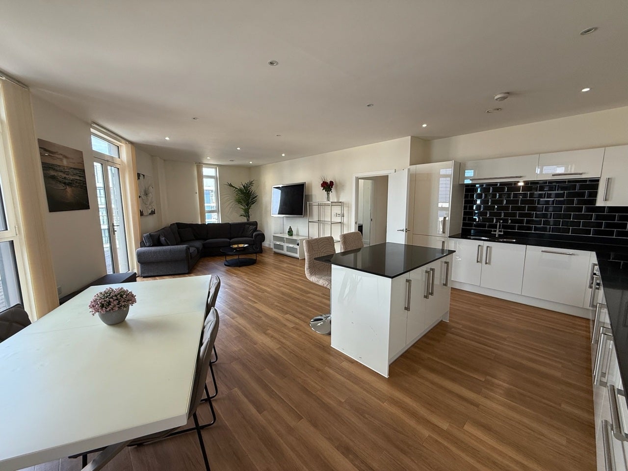 Flat Hatton Road in Greater London