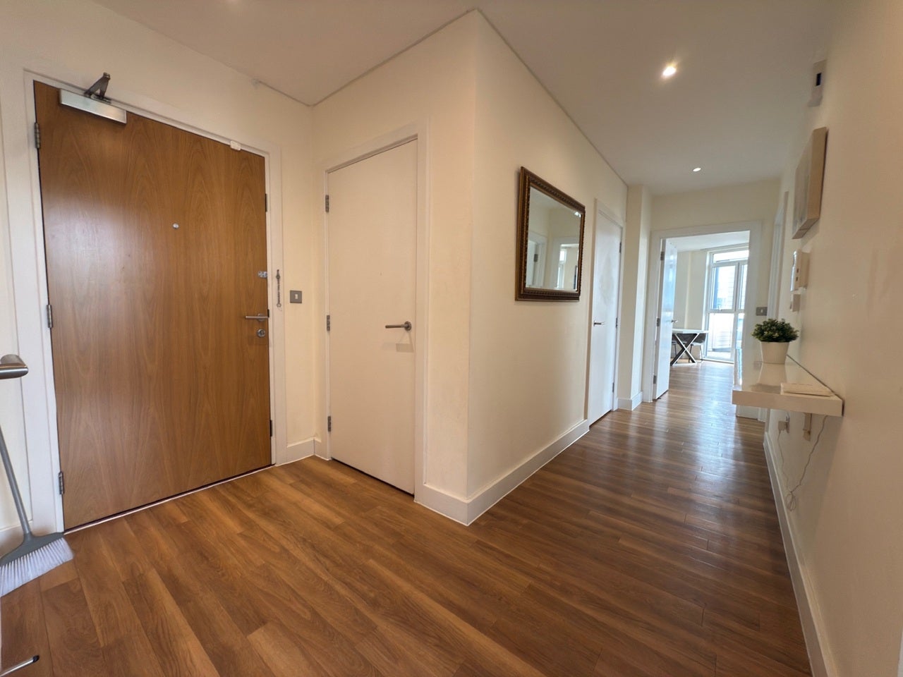 Flat Hatton Road in Greater London