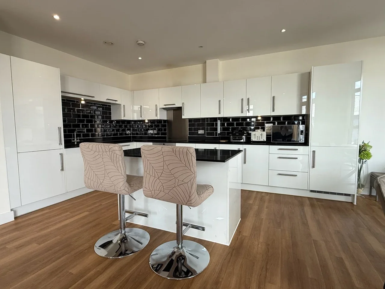 Flat Hatton Road in Greater London