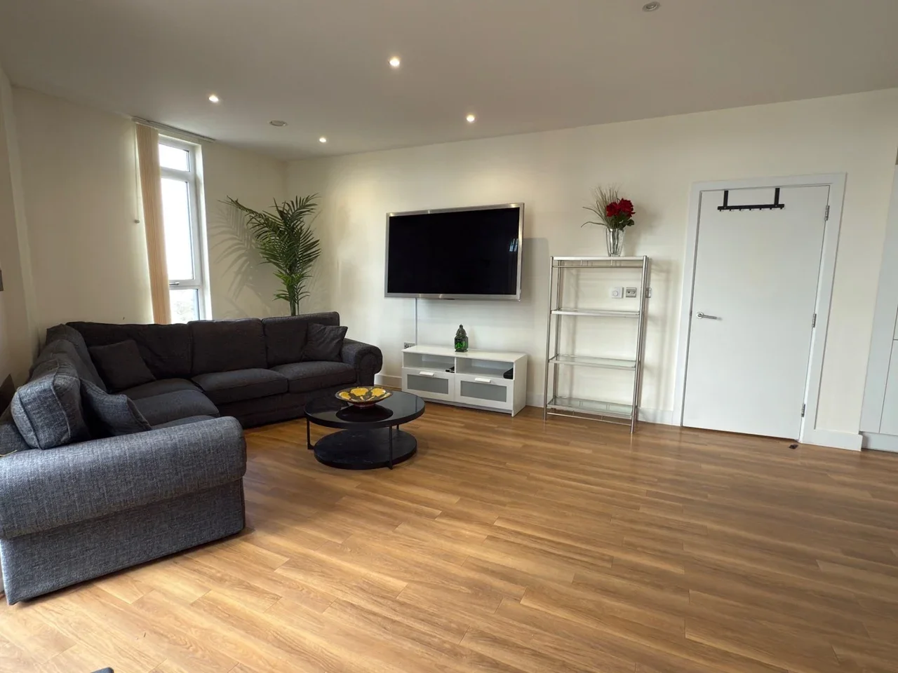 Flat Hatton Road in Greater London