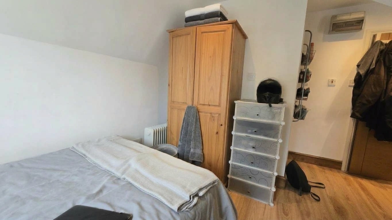 Flat Mansell Road in Greater London