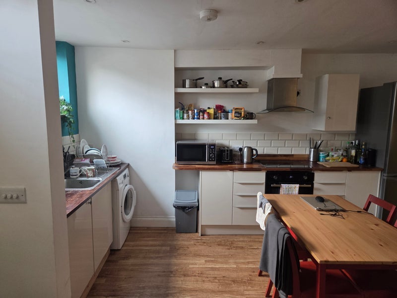 Room Cheltenham Road in Bristol