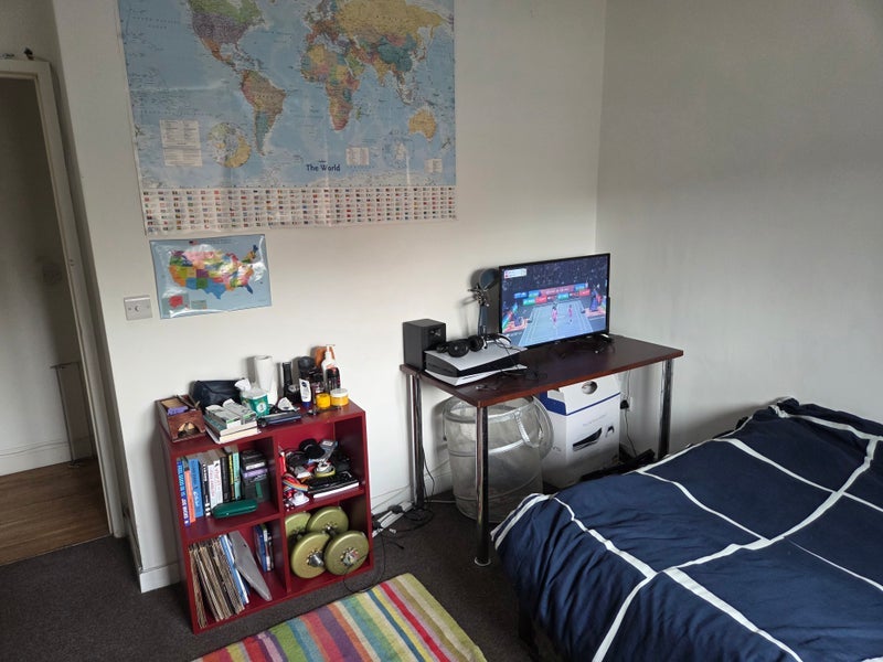 Room Cheltenham Road in Bristol