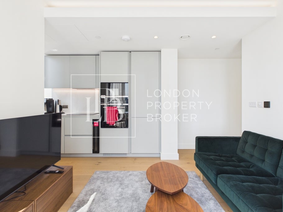 Flat South Quay Square in Greater London
