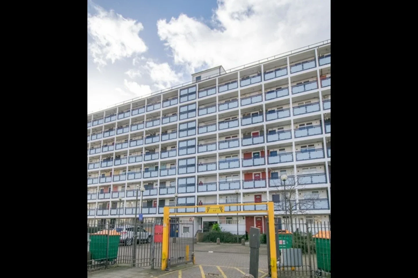 Flat Trinity Gardens in Greater London