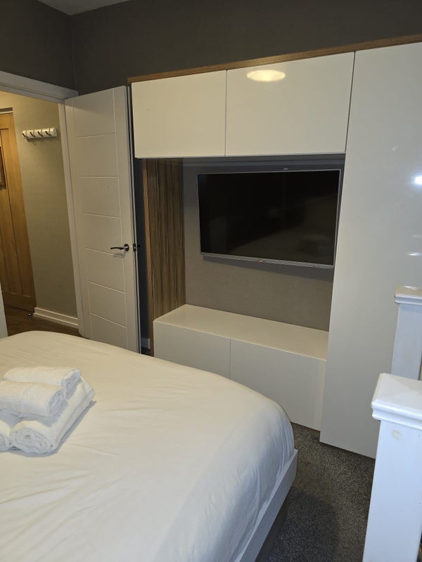 Flat Fitzhamon Embankment in Cardiff