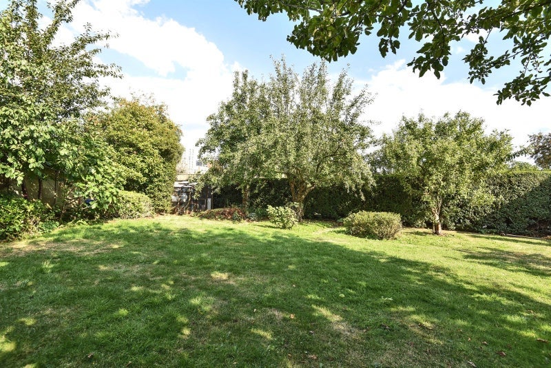 Room Princes Way in Greater London
