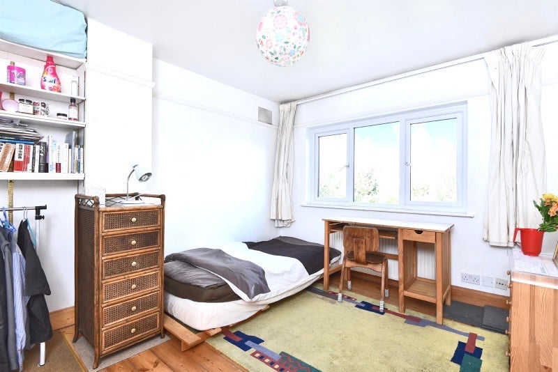 Room Princes Way in Greater London