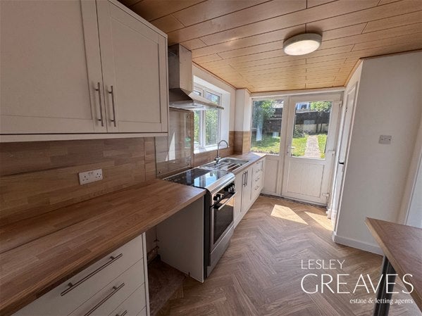 House Glapton Lane in Nottingham