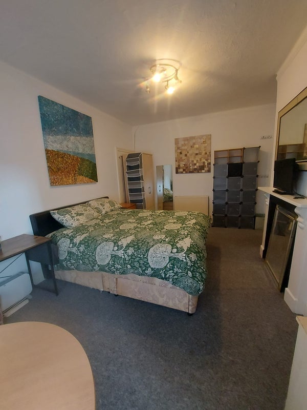 Room Holdenhurst Road in Bournemouth