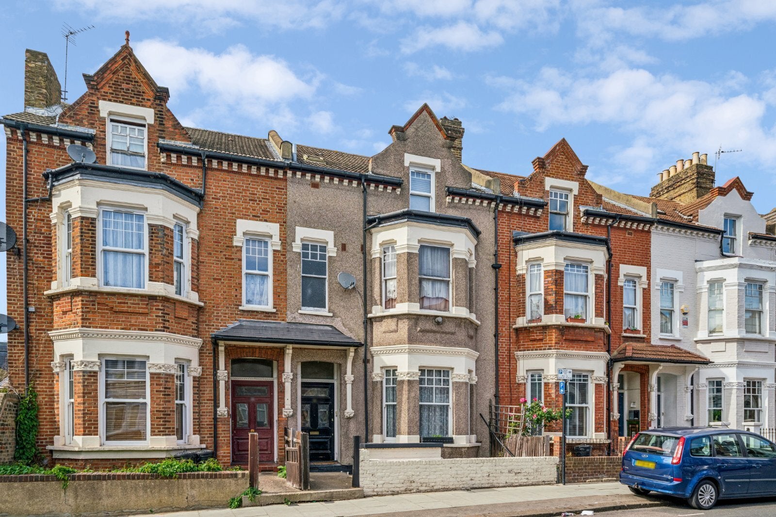Flat Allfarthing Lane in Greater London
