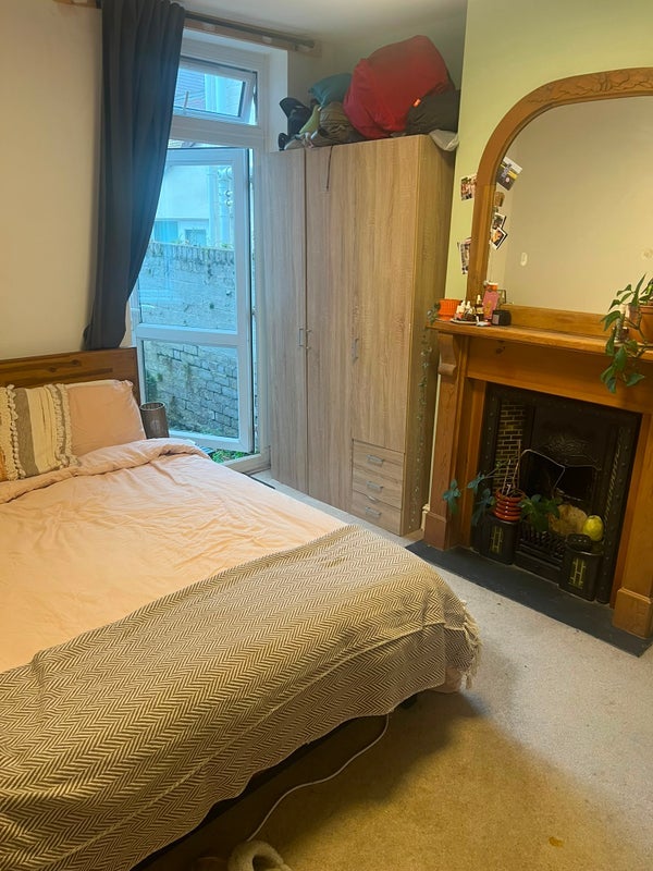 Room Foxcote Road in Bristol