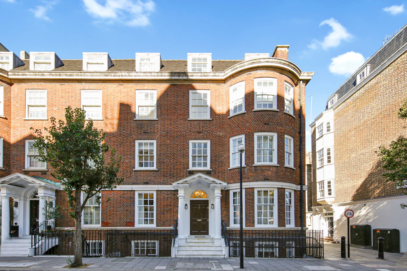 House Upper Brook Street in City of Westminster