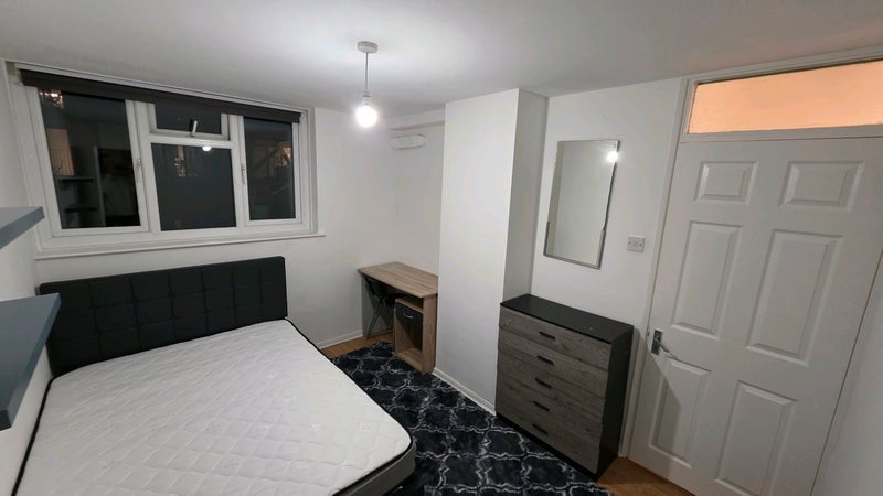 Room Dockley Road in Greater London