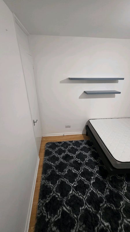 Room Dockley Road in Greater London