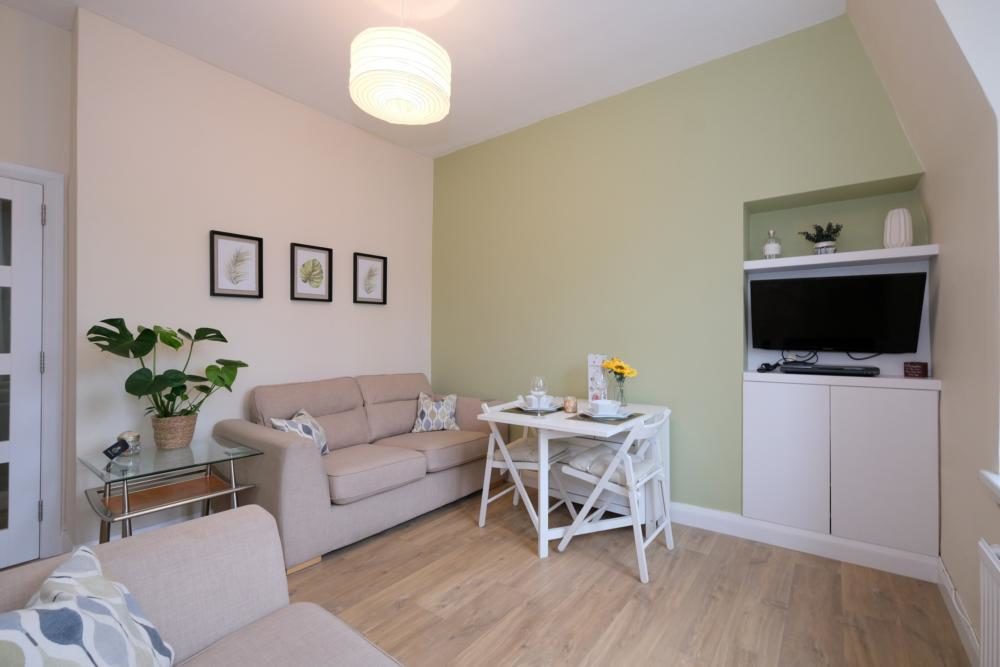 Flat Hollybank Place in Aberdeen City
