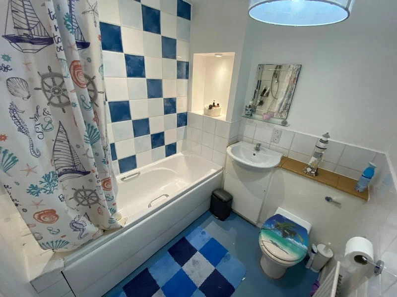 Room Blake's Road in Greater London