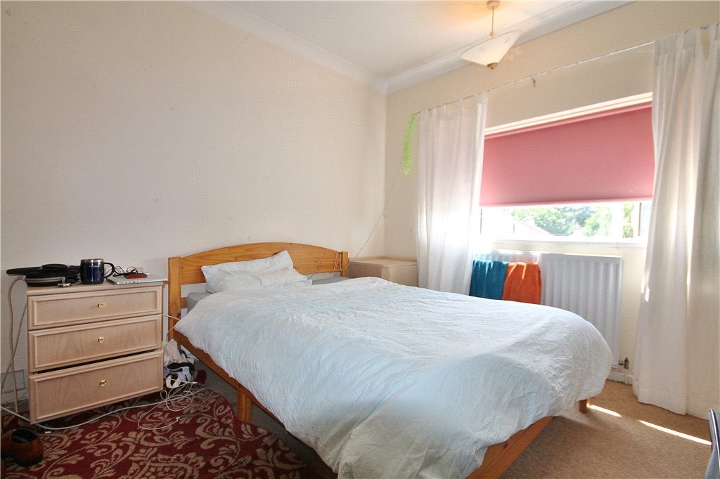 Flat Beechtree Avenue in Borough of Runnymede
