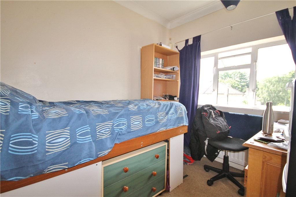 Flat Beechtree Avenue in Borough of Runnymede