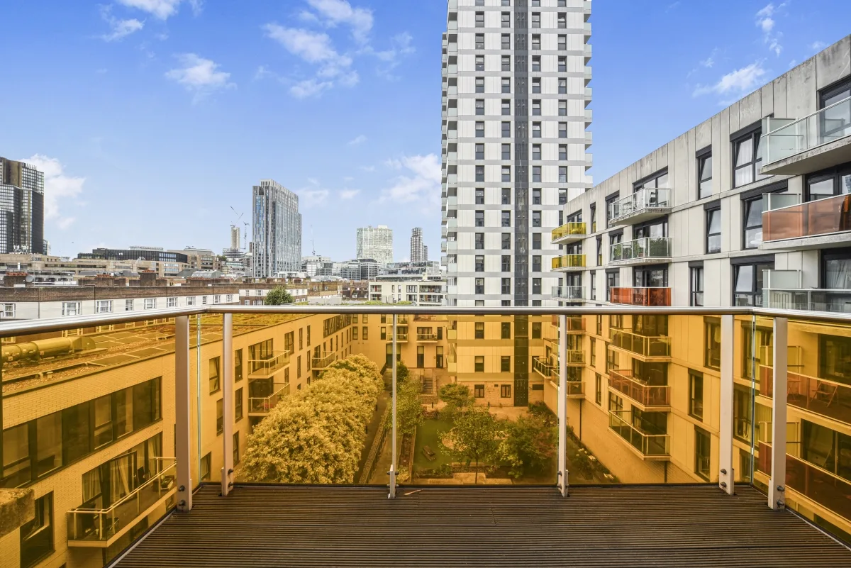 Flat Commercial Street in Greater London