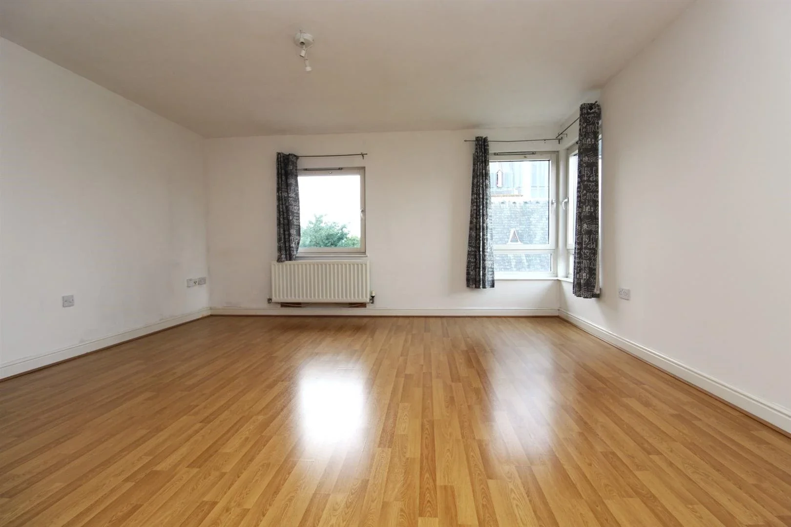 Flat Lordship Lane in Greater London