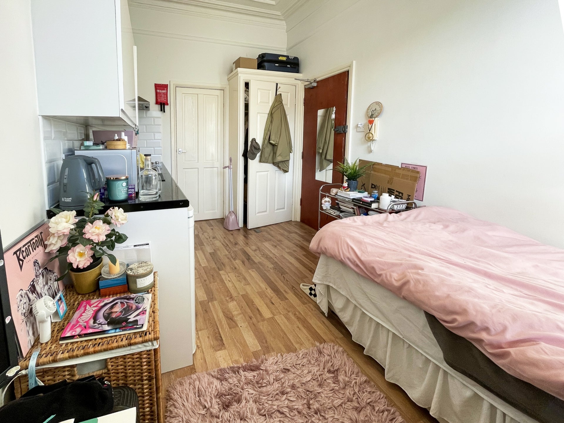 Flat Manstone Road in Greater London