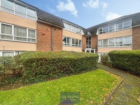 Flat Lordswood Road in Birmingham