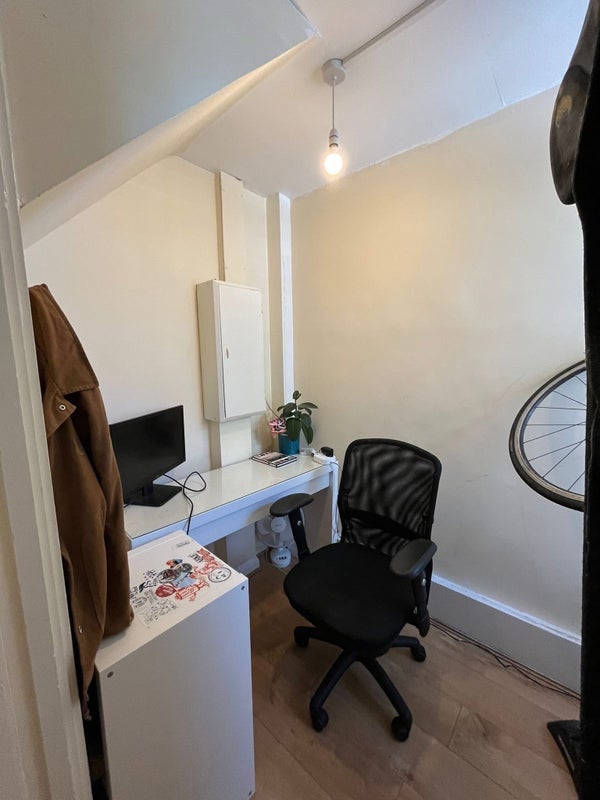 Room Bushey Down in Greater London