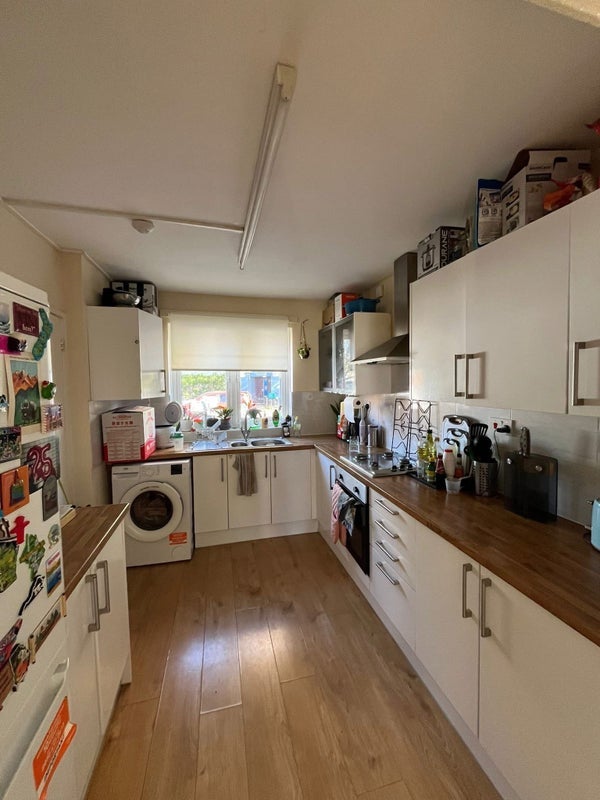 Room Bushey Down in Greater London