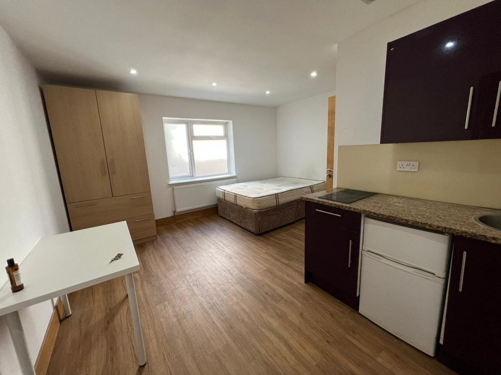 Flat Sunny Place in Greater London