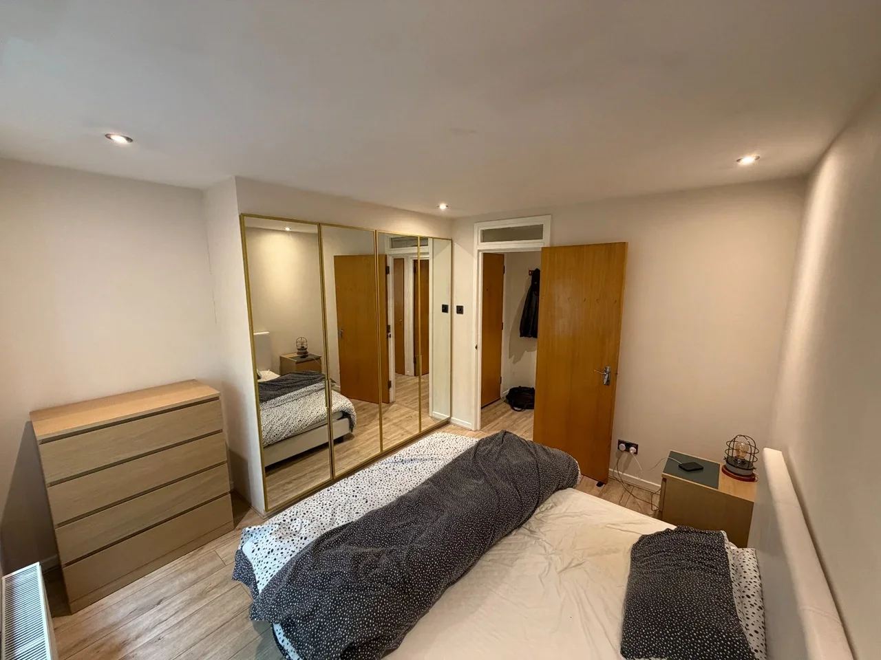 Flat Beechwood Grove in Greater London