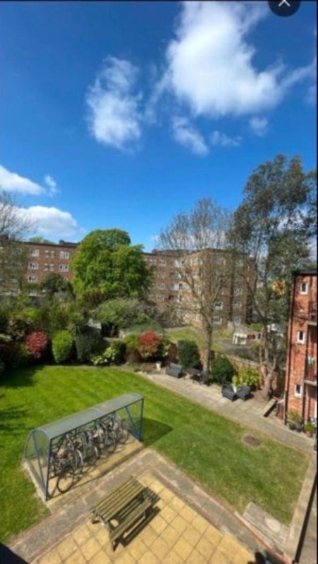 Room Tottenham Lane in Greater London