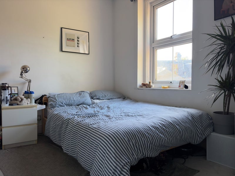 Room Tottenham Lane in Greater London