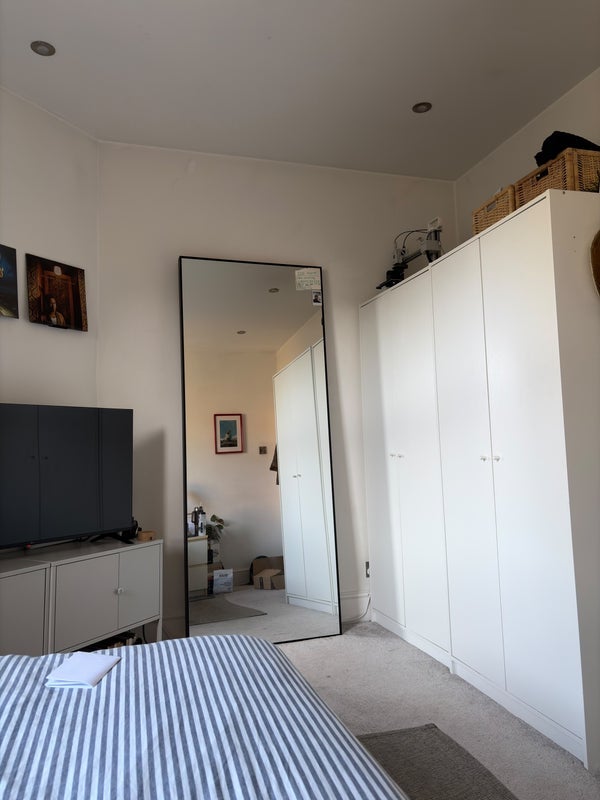 Room Tottenham Lane in Greater London