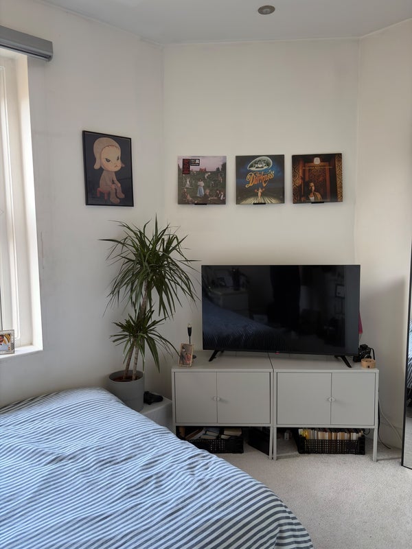 Room Tottenham Lane in Greater London