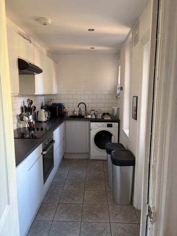 Room Tottenham Lane in Greater London