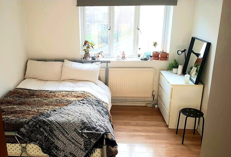 Room Flora Gardens in Greater London