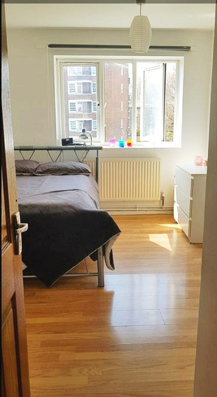 Room Flora Gardens in Greater London
