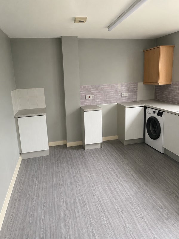 Flat Kender Street in Greater London