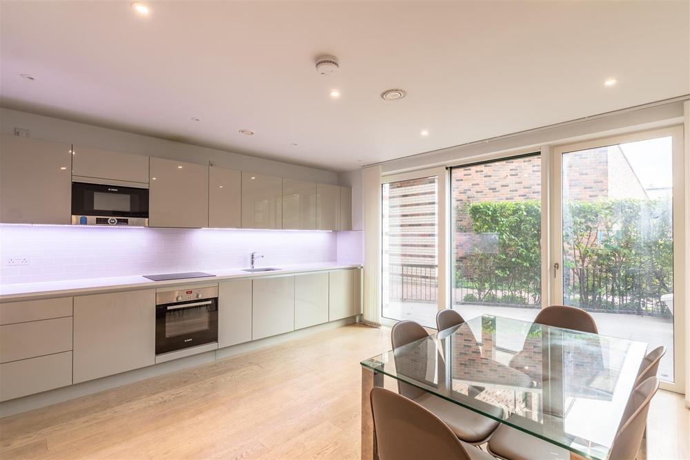 Flat Carlton Vale in City of Westminster